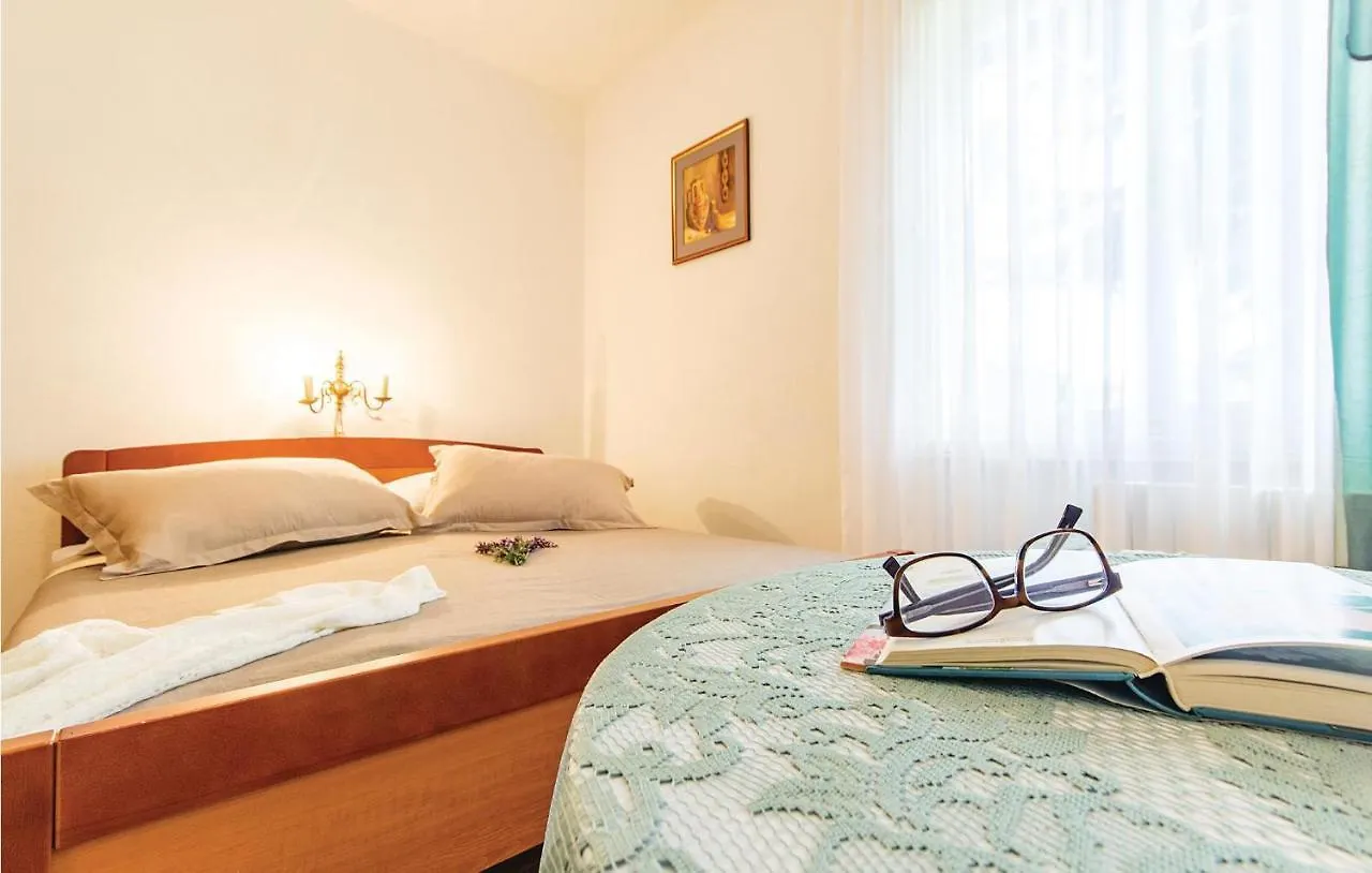 2 Bedroom Pet Friendly Home In Medulin 0*,