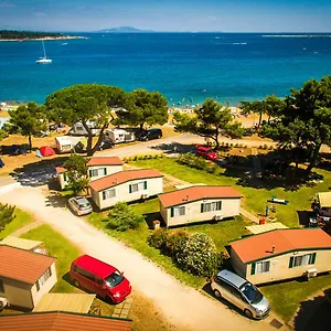 2* Prázdninový areál Arena Mobile Homes
